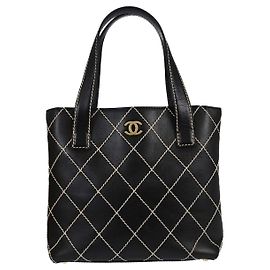 Chanel Surpique Quilted Leather Medium Nero
