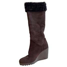 Bottes compensées Fendi en daim marron et fourrure FF Marron