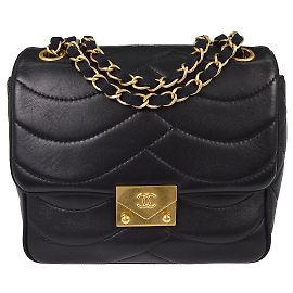 Chanel Pagoda Flap Quilted Lambskin Small Schwarz