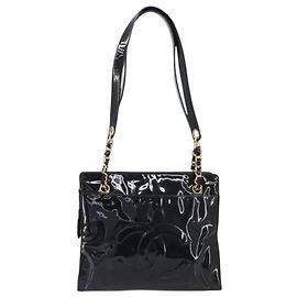 Chanel Coco Mark in pelle verniciata Nero