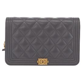 Chanel Boy Wallet on Chain Quilted Caviar Mini Marrom
