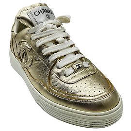 Sneakers basse Chanel Gold Metallic 2023 CC Logo in pelle di vitello D'oro