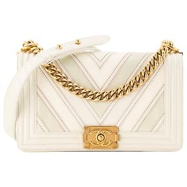 CHANEL - Bolsa de ombro Boy Chanel em couro caviar e couro liso branco chevron Branco