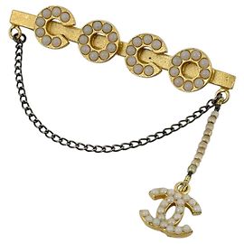 Chanel vergoldete Brosche mit Kunstperle Golden