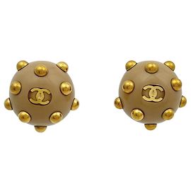 Orecchini a clip Chanel Coco Mark beige e oro Beige D'oro