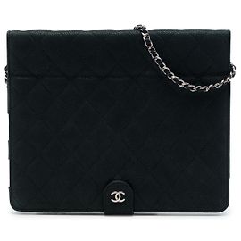 Custodia iPad Chanel Black CC Quilted Caviar con catena Nero