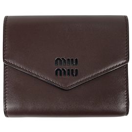 Cartera tri-fold Miu Miu Castaño