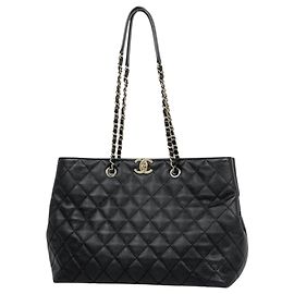 Chanel Tote Bag aus schwarzem genarbtem Kalbsleder Schwarz