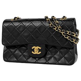 Bolsa de Ombro Chanel Matelassé Preto