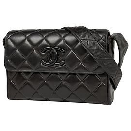 Bolsa de Ombro Chanel em Couro Matelassé Preto