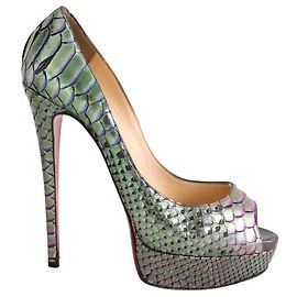 Saltos Christian Louboutin em couro verde Verde