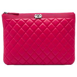 Clutch Chanel Boy O Case Medium de piel de cordero acolchada roja Roja