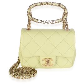 Bolsa Mini Square Flap Chanel em pele de cordeiro acolchoada verde claro com logo e alça de corrente Verde