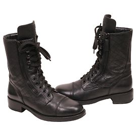Chanel Botas de combate cuero negro acolchadas Negro