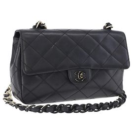 CHANEL Bolsa de Ombro Matelassé com corrente em pele de cordeiro preta e CC prateado Outro