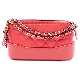 Clutch Gabrielle de couro de bezerro matelassado rosa com zíper duplo e corrente Chanel Rosa