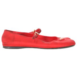 Sapatilhas Mary Jane Prada em cetim vermelho com placa de logótipo Vermelho