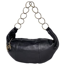 Chanel Schultertasche aus schwarzem Leder Schwarz