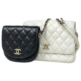 Chanel Schultertasche Coco Mark Matelassé Schwarz Weiß