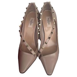 Valentino Garavani Rockstud Leather Heels Poudre Beige