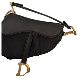 Borsa Dior Saddle in pelle martellata Nero