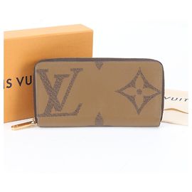 Carteira Zippy Louis Vuitton Monogram Giant Reverse Marrom