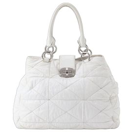 Bolso Tote Miu Miu de piel acolchada blanca Blanco