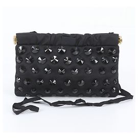 Miu Miu schwarze Schultertasche mit Nieten Schwarz