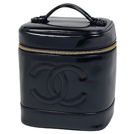 Neceser Chanel de piel charol negra Negro