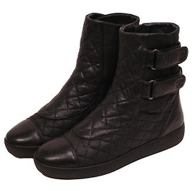 Chanel Botas High-Top em Couro Acolchoado Preto com Dupla Fivela Preto