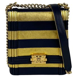 Sac à épaule Chanel Boy North South en cuir Doré Bleu Marine