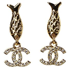 Chanel Brincos Peixe CC Strass Dourados Dourado