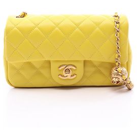 Bolso Mini Flap Chanel Matelassé Amarillo