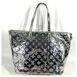 Bolsa de Ombro e Tote Louis Vuitton Monogram Miroir Bellevue GM Prata