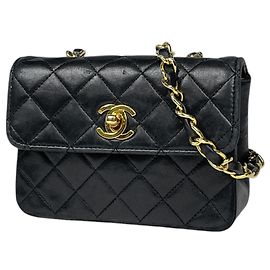 Borsa a tracolla Chanel in pelle matelassé Nero