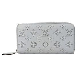 Carteira Zippy Louis Vuitton em couro Mahina Prata