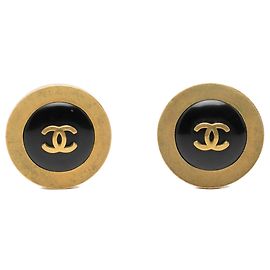 Boucles d'oreilles clips rondes émaillées Chanel CC plaquées or Doré