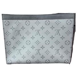 Pochette Louis Vuitton Monogram en cuir gris Noir Argenté