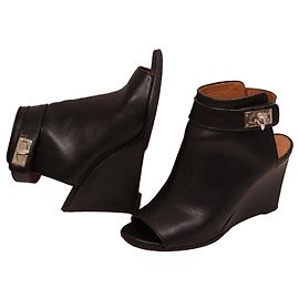 Givenchy Shark Lock Leather Wedge Ankle Boots - Black Black
