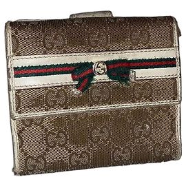 Carteira Gucci GG Supreme com laço Marrom