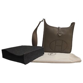 Bolsa de ombro Hermès Evelyne 29 PM Couro Etoupe Marrom