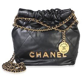 Chanel 22 Mini Hobo em couro de bezerro matelassé preto Preto