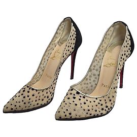 Beautiful Christian Louboutin Pumps Beige