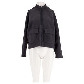 Casaco cropped cinza Gerard Darel com fecho éclair Cinza