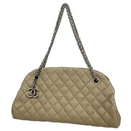 Bolsa de Ombro Chanel Matelassé com Corrente Caqui