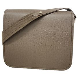 Louis Vuitton Taiga Andrei Schultertasche Braun