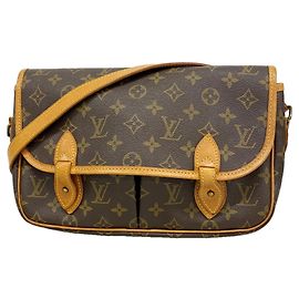 Louis Vuitton Monogram Gibeciere MM Shoulder Bag Brown