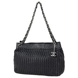 Bolsa de ombro Chanel em couro preto Preto