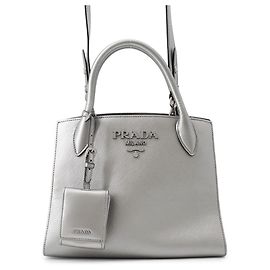 Prada Handtasche aus silbernem Leder Silber