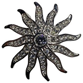 Swarovski Crystal Sunburst Brosche aus silberfarbenem Metall Silber Metallisch